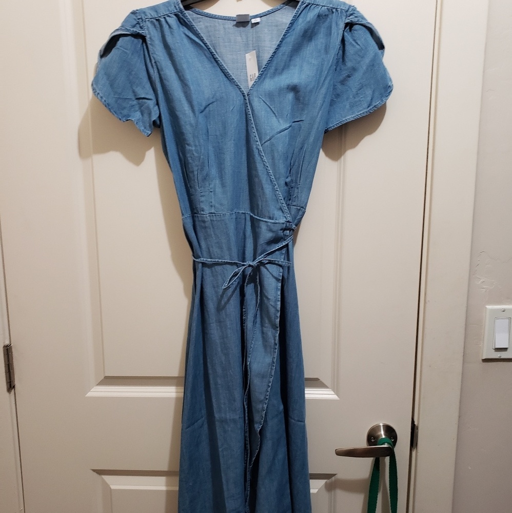 Wrap Dress - M, Gap , Denim Dress. BRAND NeW w/tag